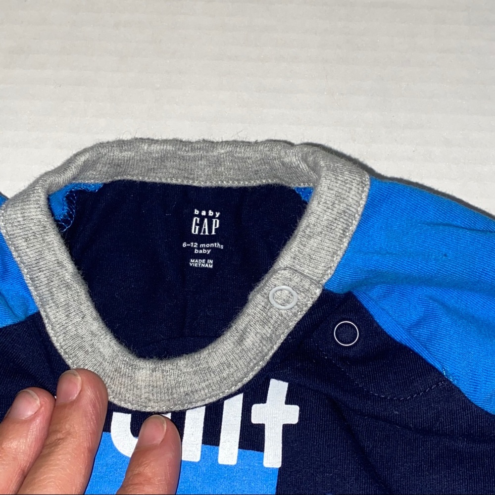 4/$20 Gap/Old Navy Long Sleeve Onesie Bundle 6-12M - Picture 9 of 12